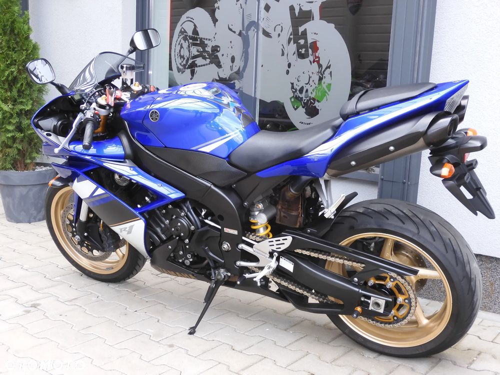 Yamaha R1 - 26