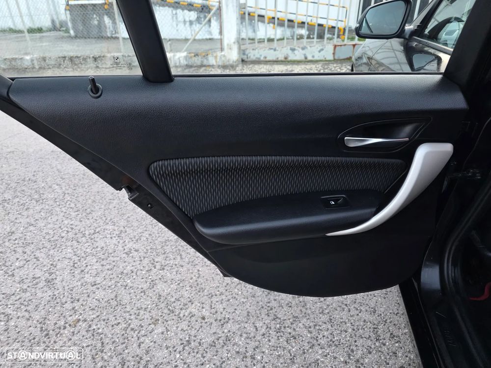 BMW 116 d EDynamics Line Urban - 23