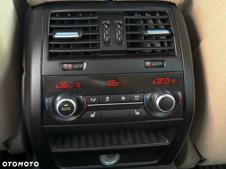 BMW Seria 5 525d xDrive Luxury Line - 34