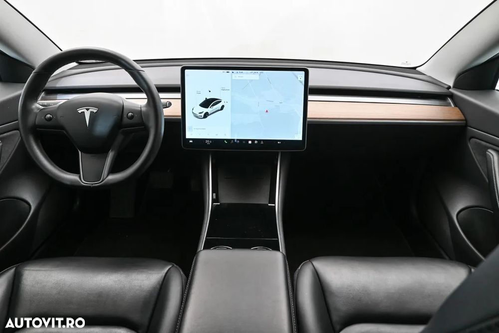 Tesla Model 3 - 9