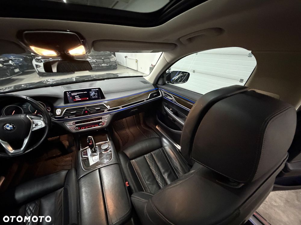 BMW Seria 7 740Li - 30