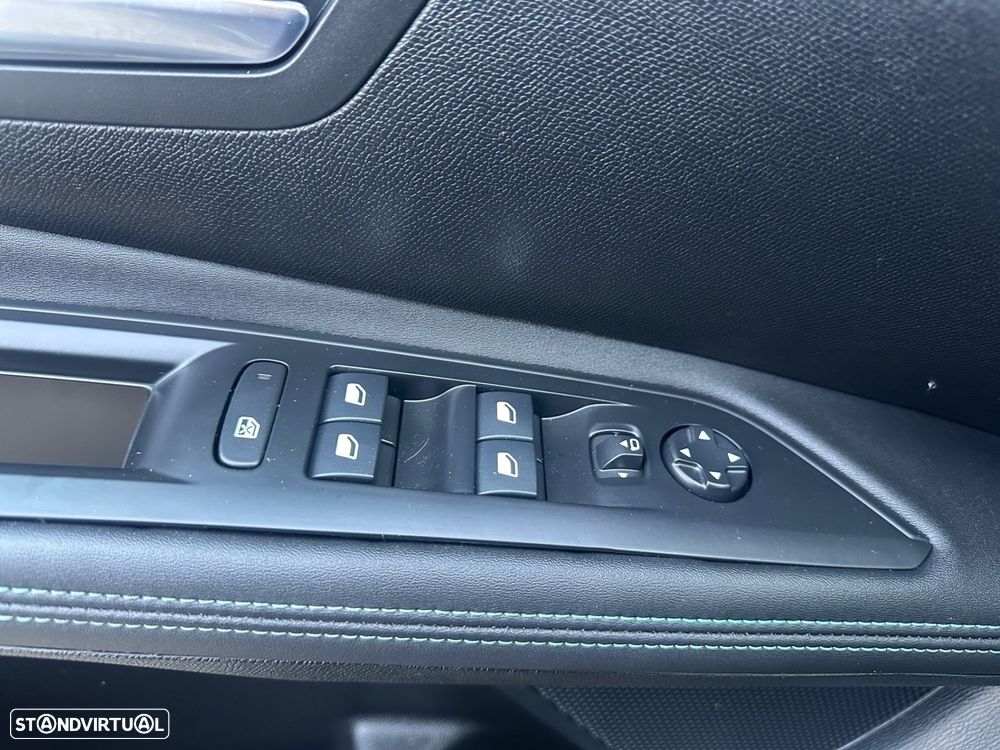 Peugeot 5008 1.2 PureTech Allure Pack EAT8 - 18