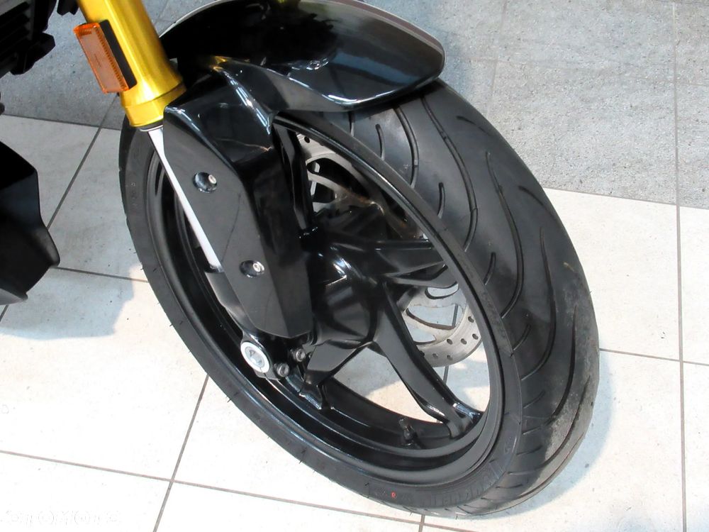 BMW G - 21