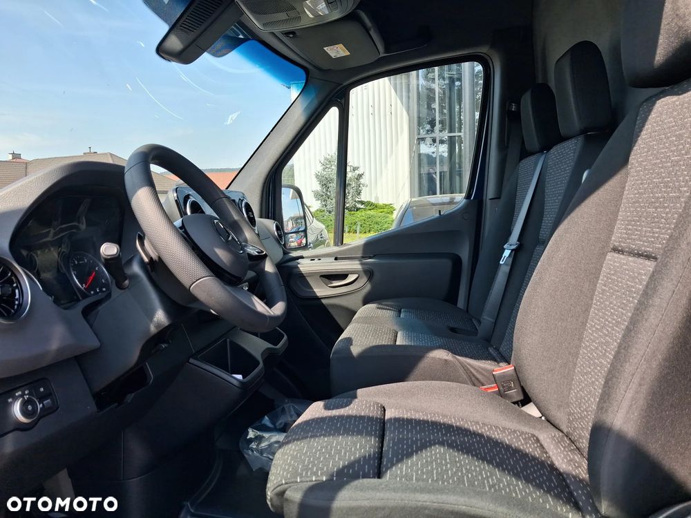 Mercedes-Benz Sprinter - 10