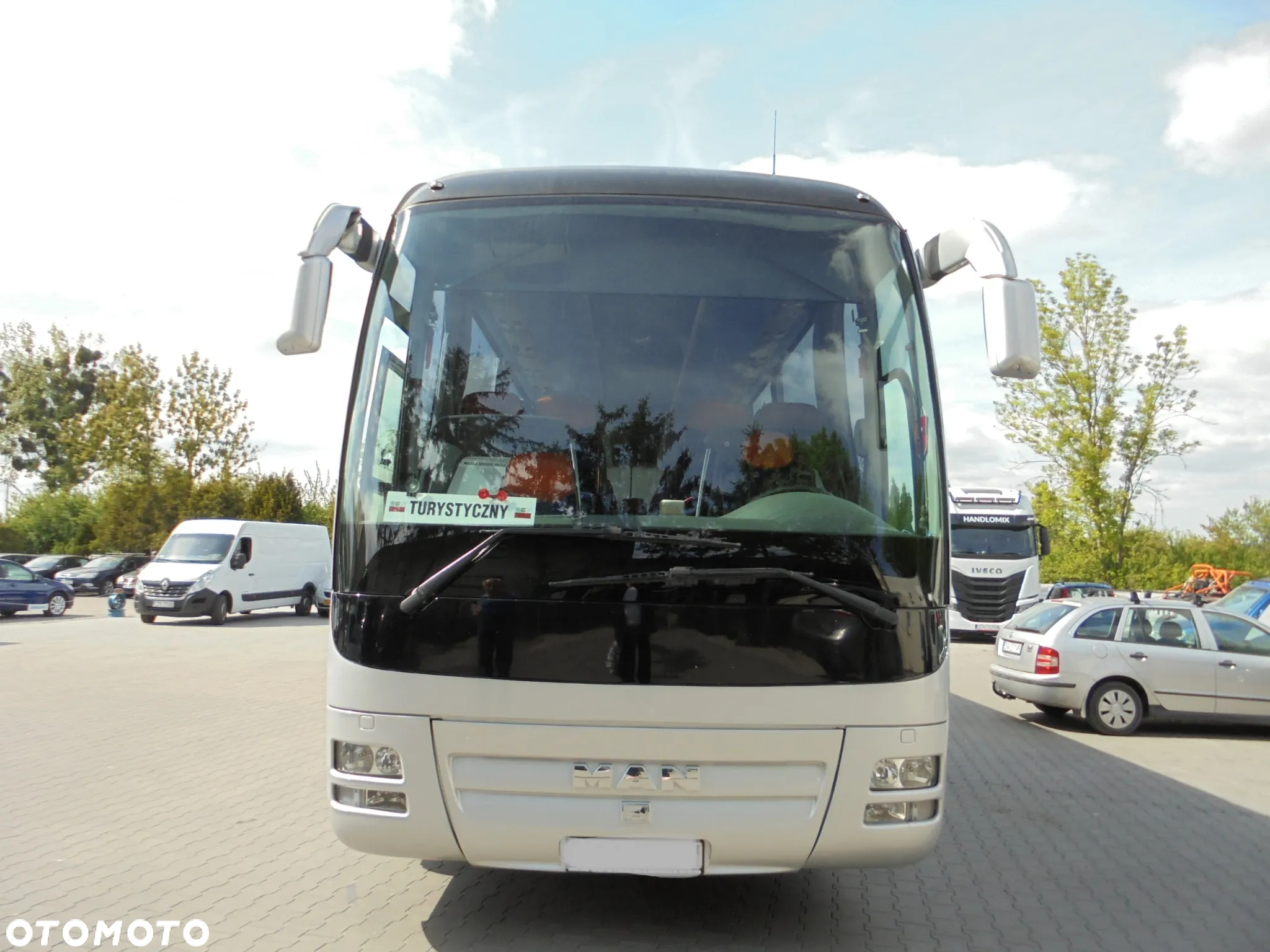 MAN R07 Lions Coach - 33