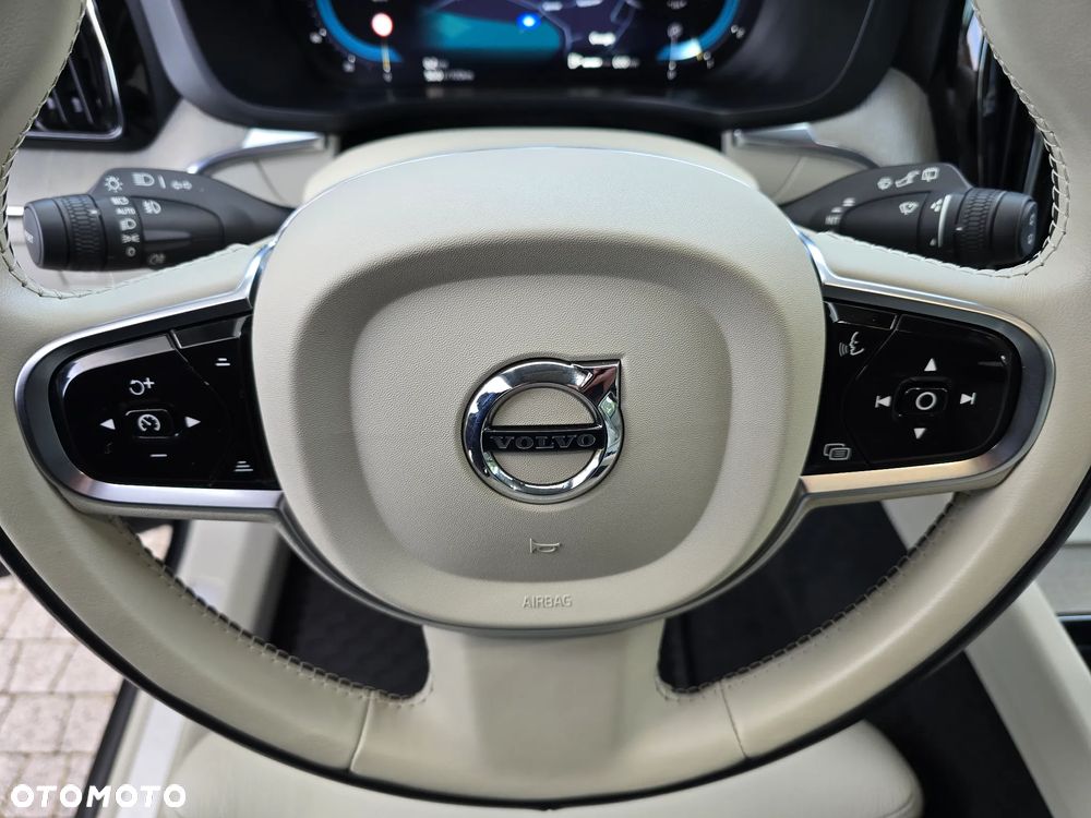 Volvo XC 60 B4 D AWD Plus Bright - 18