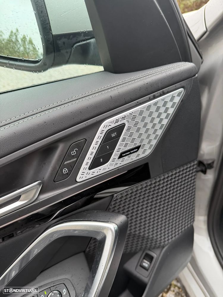 BMW iX1 eDrive20 Pack Desportivo M - 11