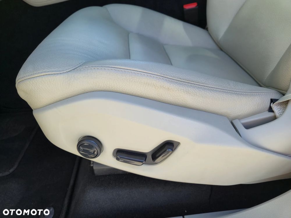 Volvo XC 90 T8 AWD Ultra Bright - 24