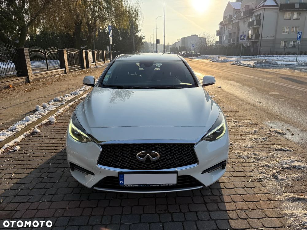 Infiniti Q30 1.5d Premium Tech Gallery White - 2