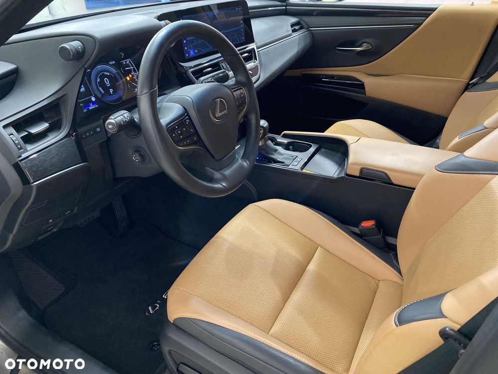 Lexus ES 300h F Sport Design - 3