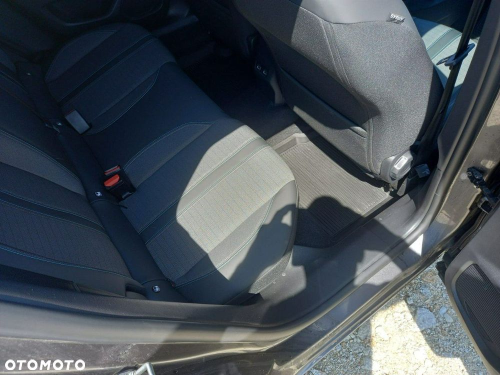 Peugeot 2008 - 10