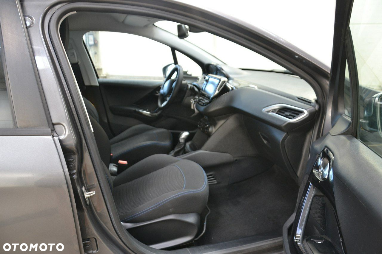 Peugeot 208 - 23