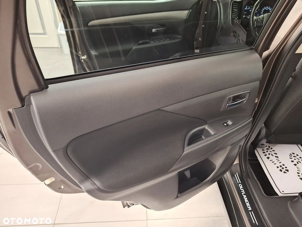 Mitsubishi Outlander 2.0 2WD Diamant Edition - 21