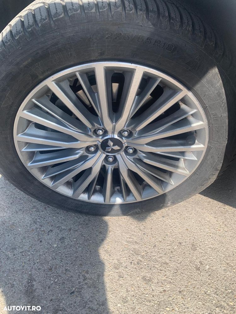 Mitsubishi Outlander - 7