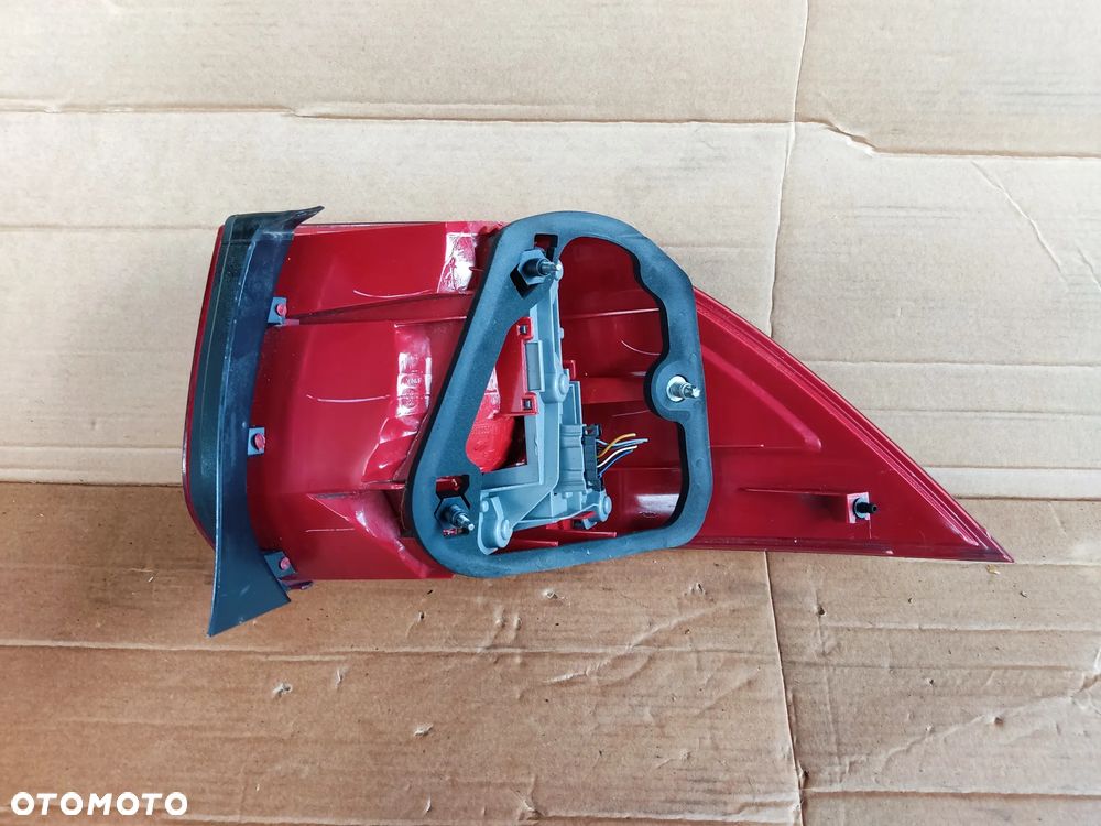 LAMPA LEWA TYLNA VW GOLF V KOMBI EUROPA - 3