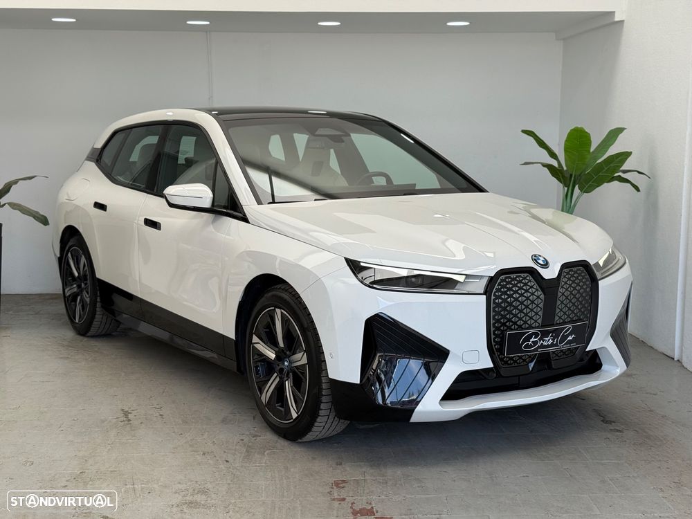 BMW iX xDrive 40 Pack Desportivo - 1