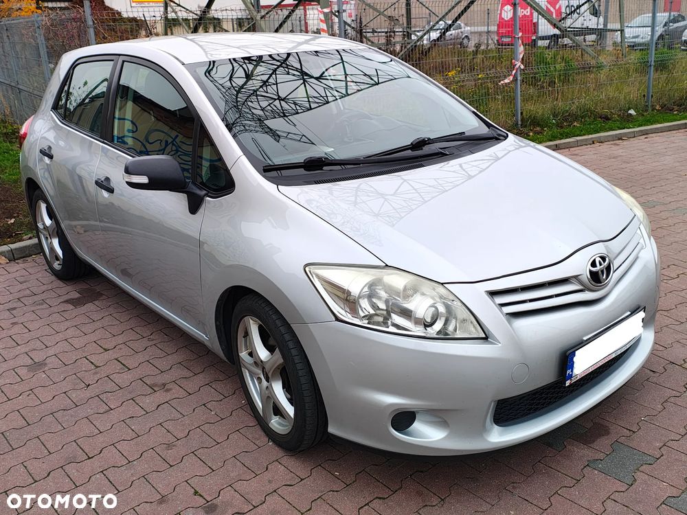 Toyota Auris 1.6 Terra - 2