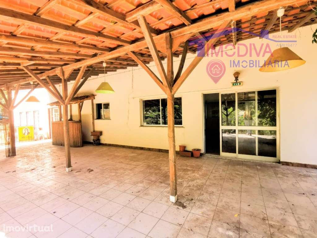 Restaurante com esplanada e vista para a ribeira em Ribeira de Alge - Grande imagem: 2/43