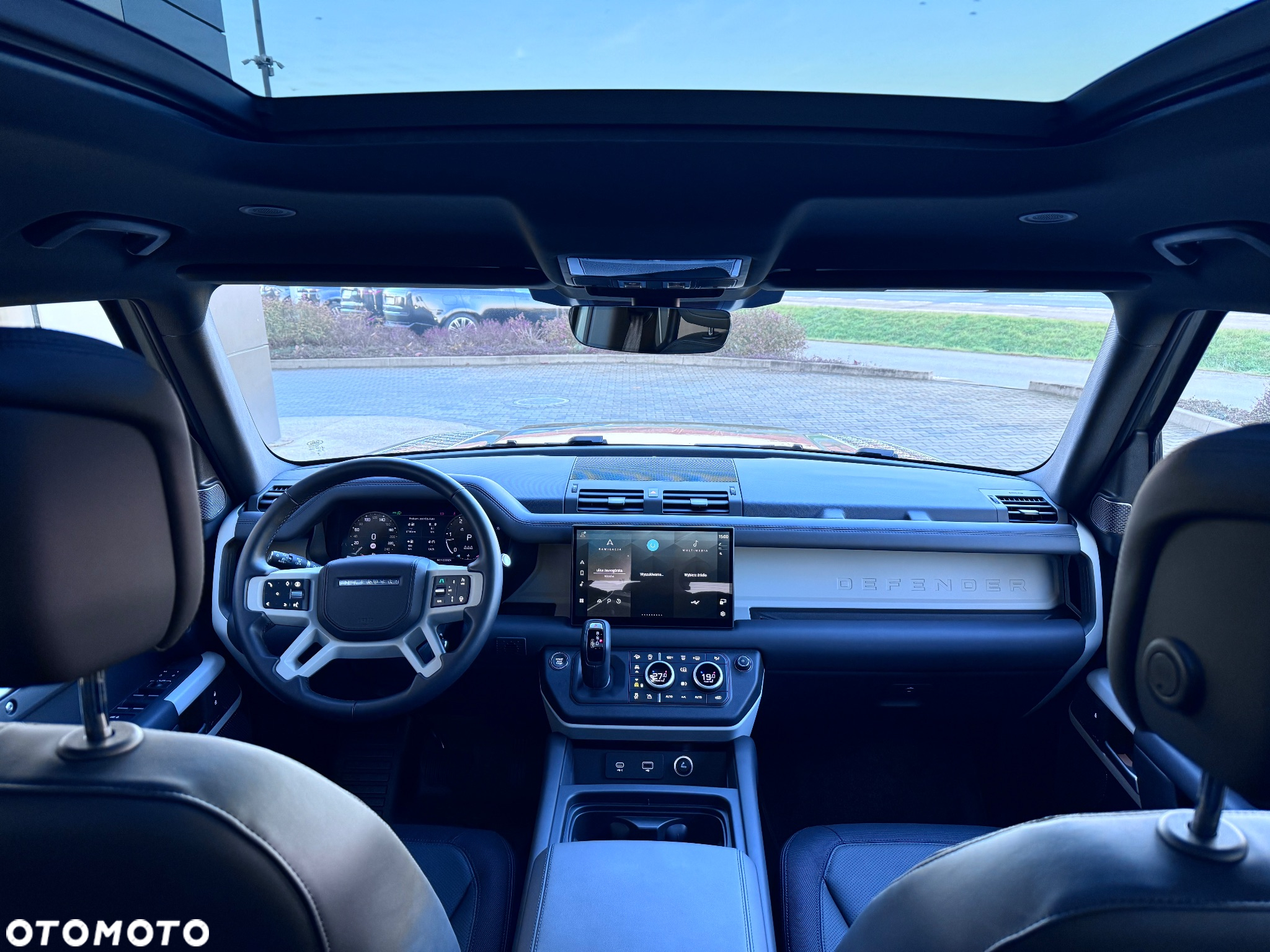 Land Rover Defender - 12