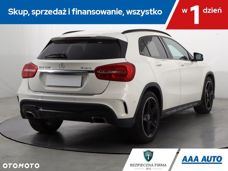 Mercedes-Benz GLA - 6