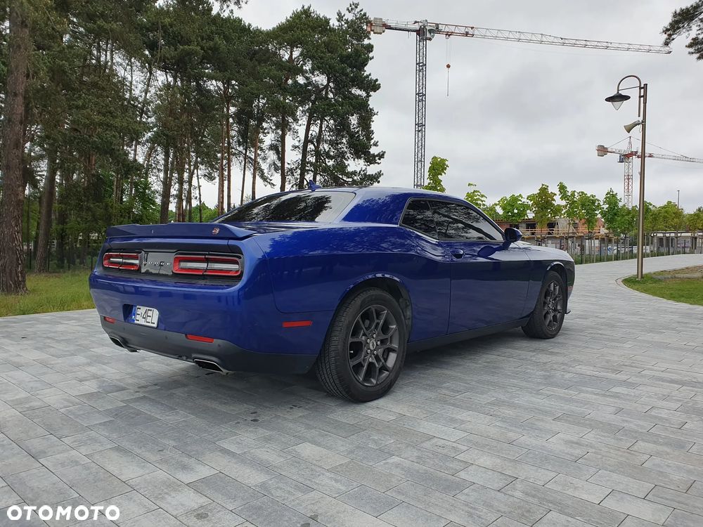 Dodge Challenger - 8