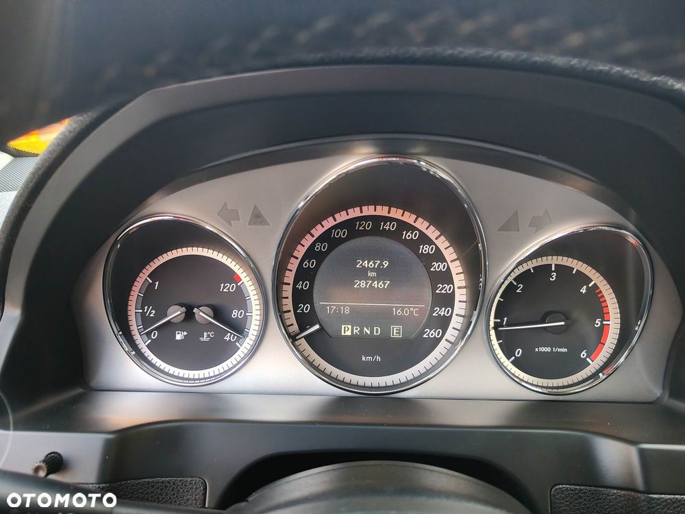 Mercedes-Benz Klasa C 220 CDI DPF Automatik BlueEFFICIENCY Avantgarde - 31