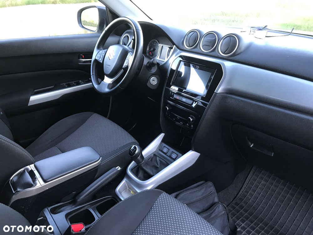 Suzuki Vitara 1.6 Comfort 2WD - 32