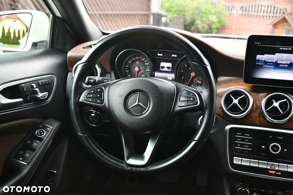 Mercedes-Benz GLA 250 4-Matic AMG Line - 9