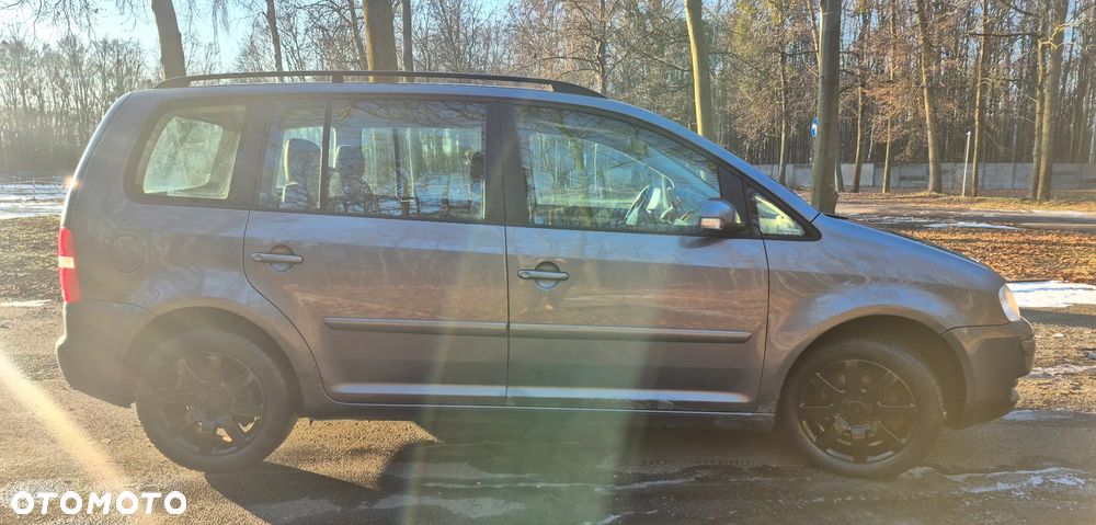 Volkswagen Touran 1.6 FSI - 6