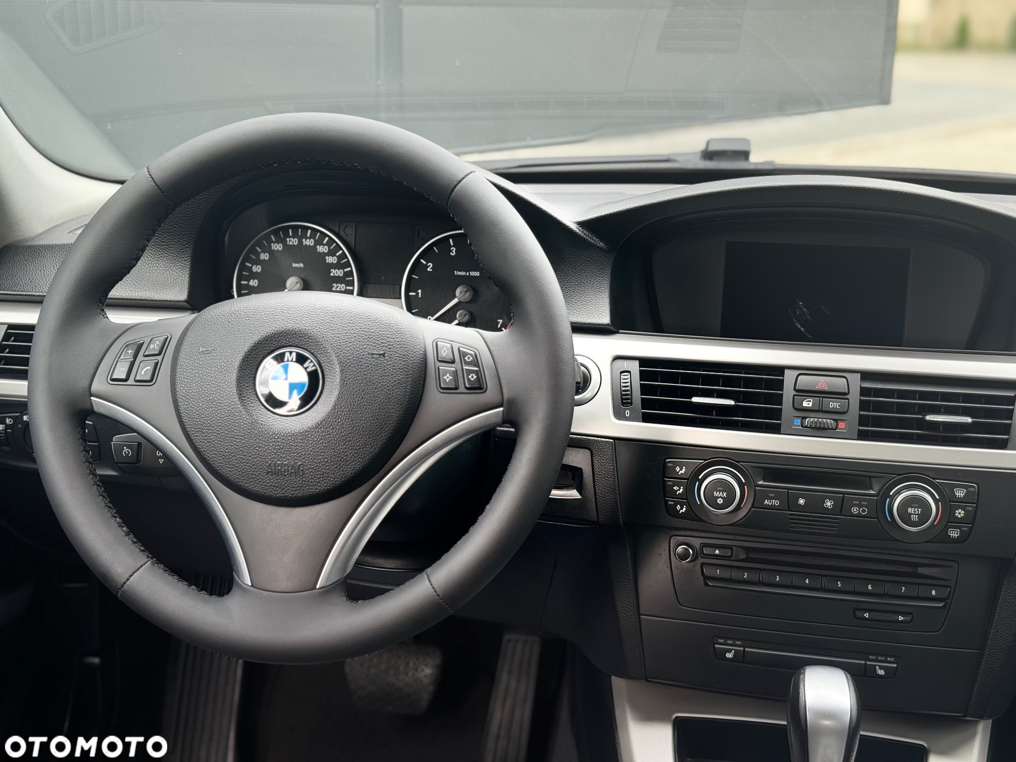 BMW Seria 3 318i Touring - 22