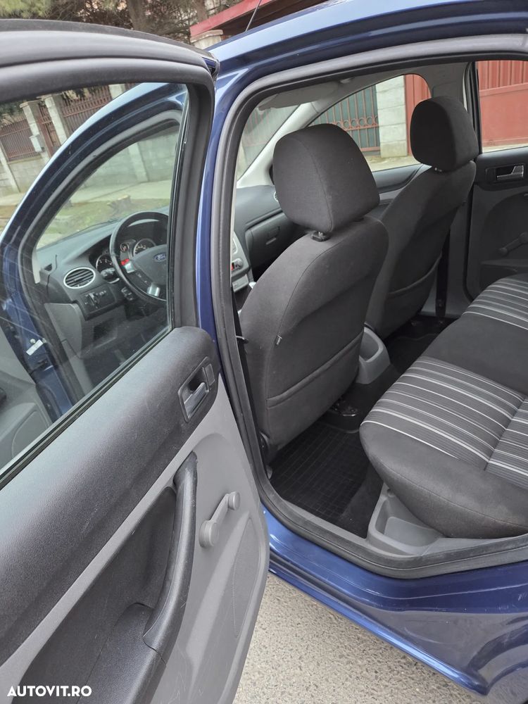 Ford Focus 1.6i 16V Trend - 8