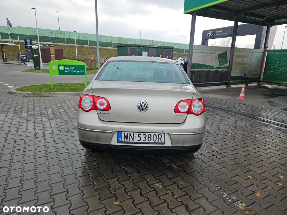Volkswagen Passat 2.0 TDI Comfortline - 5