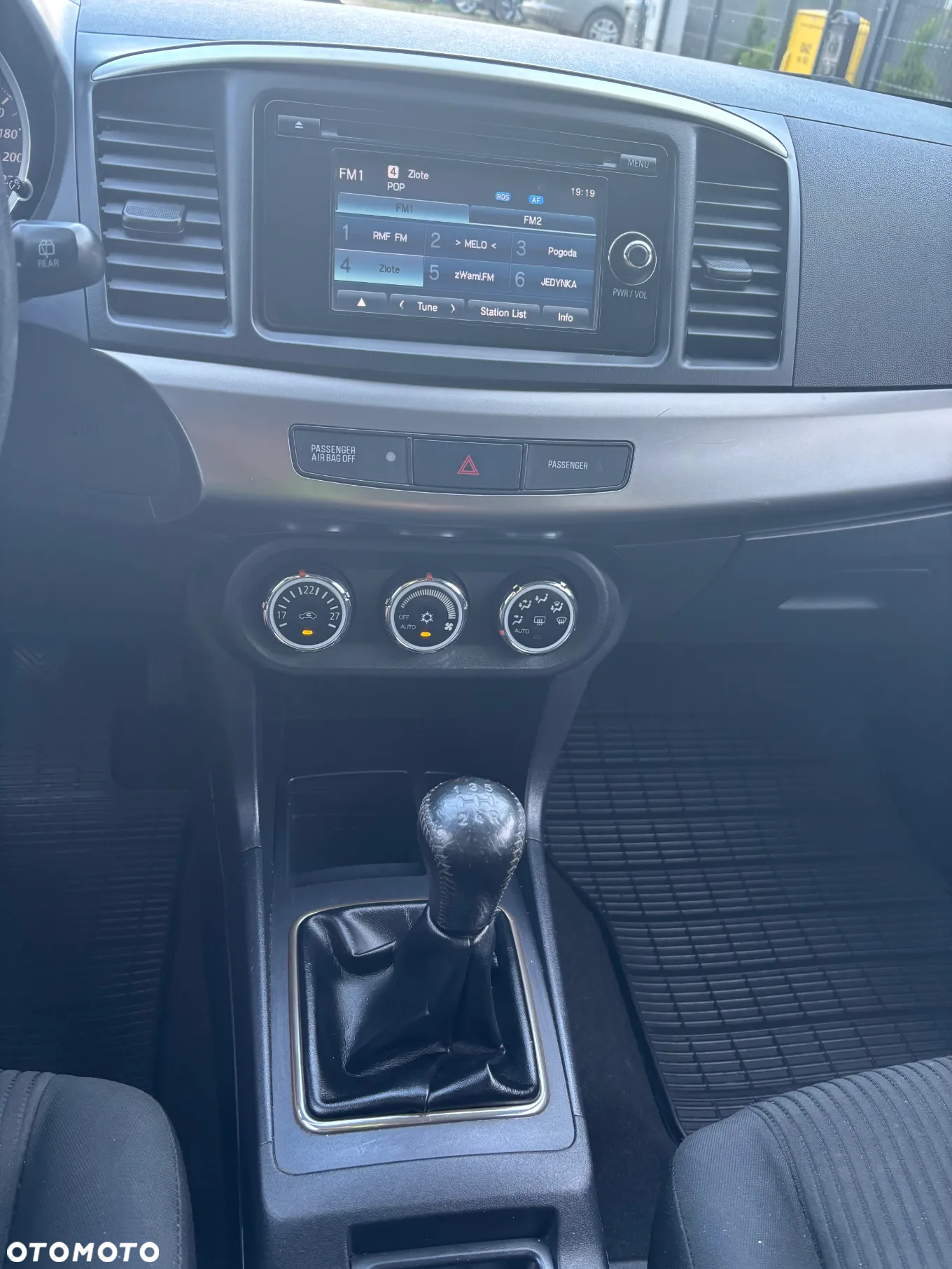 Mitsubishi Lancer 1.6 Invite - 12