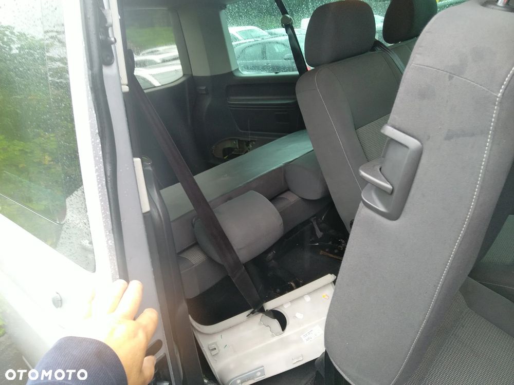 Volkswagen Caravelle - 5