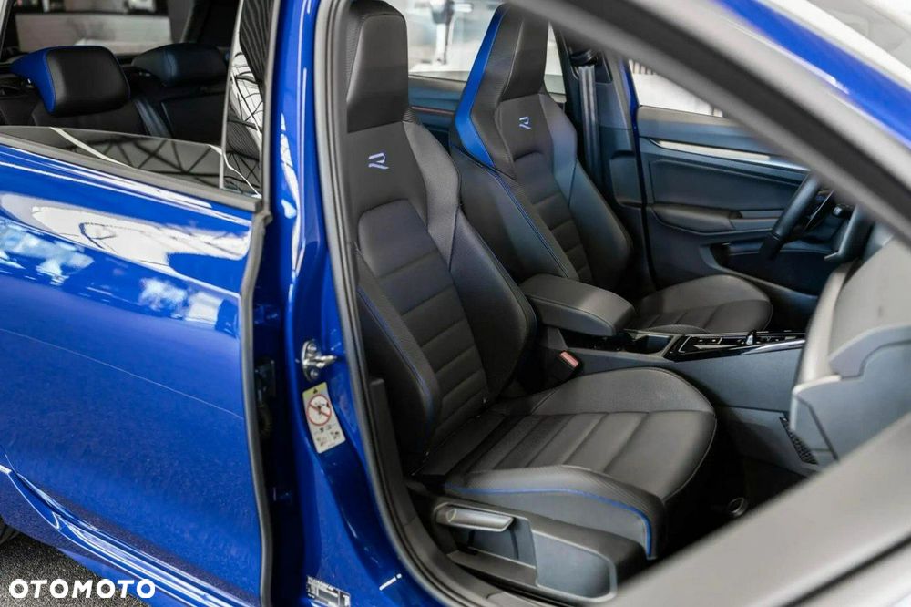 Volkswagen Golf - 11