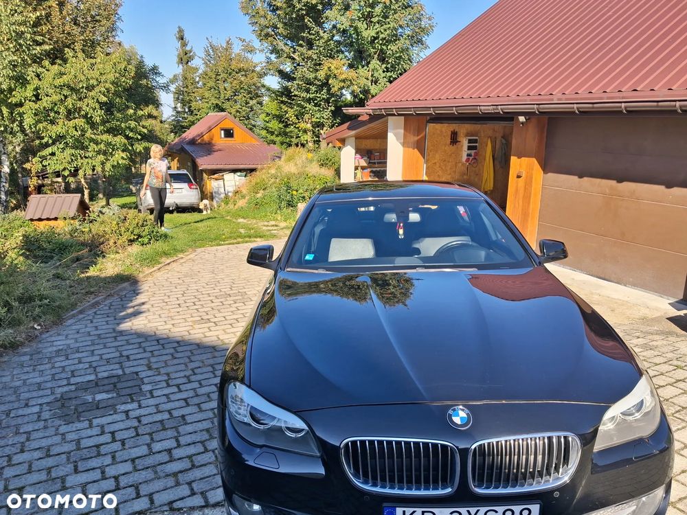 BMW Seria 5 528i xDrive Luxury Line - 3