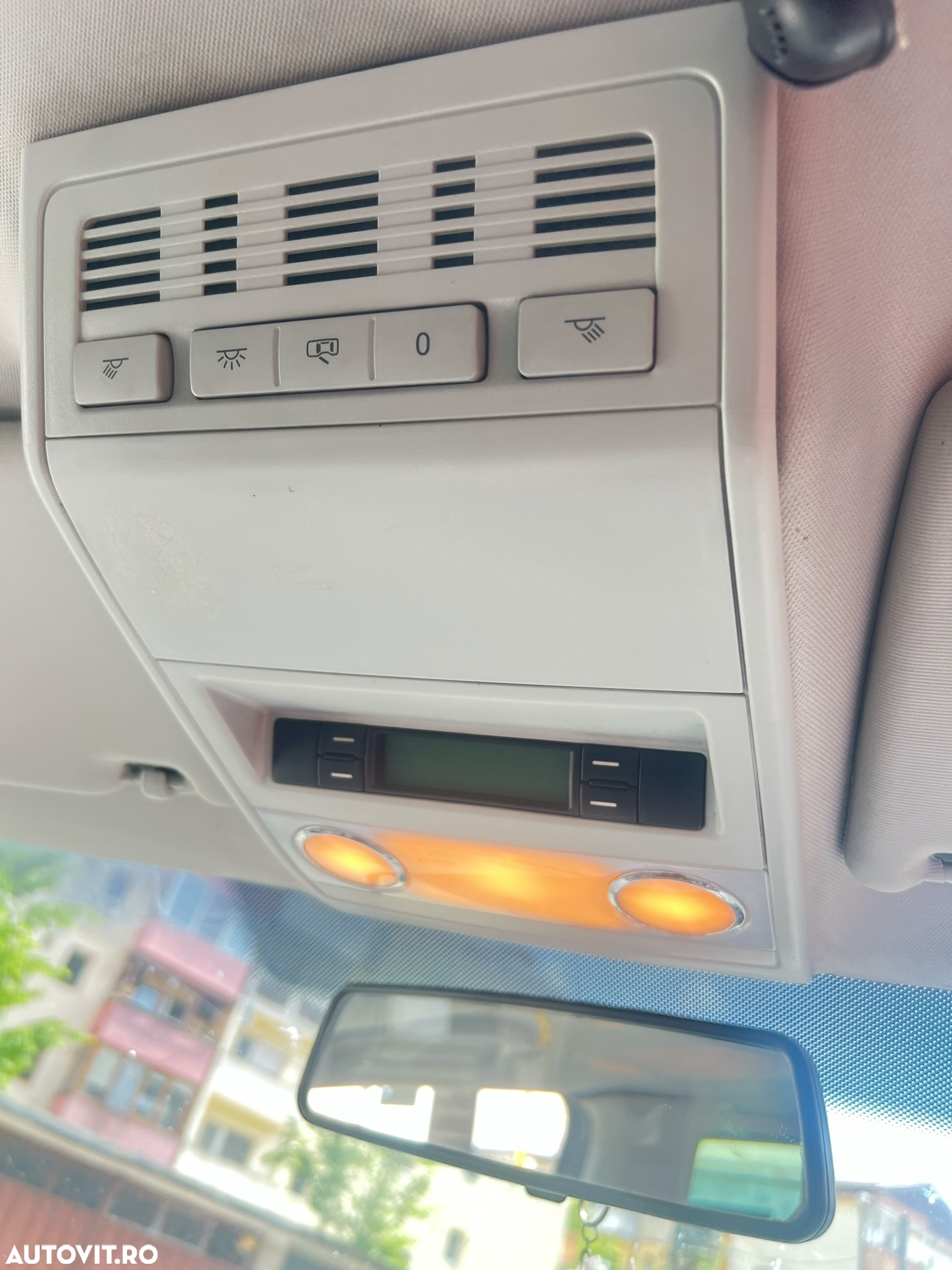 Volkswagen Caravelle - 5