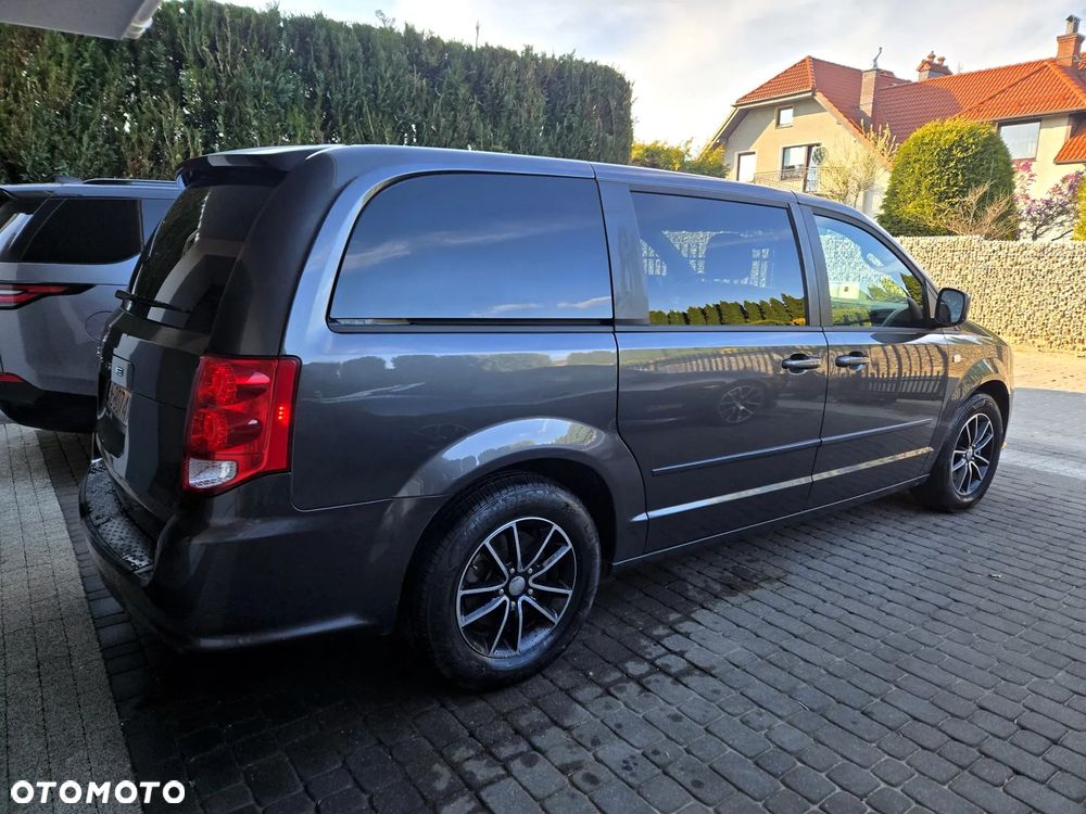 Dodge Grand Caravan - 4