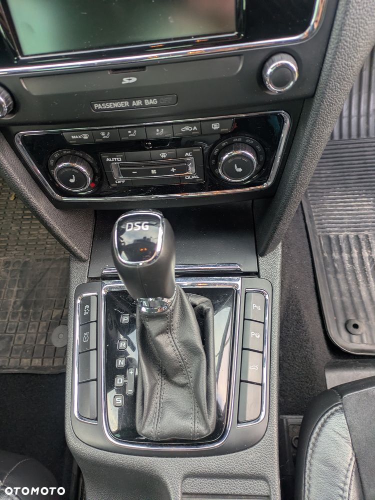 Skoda Superb 2.0 TDI Elegance DSG - 23