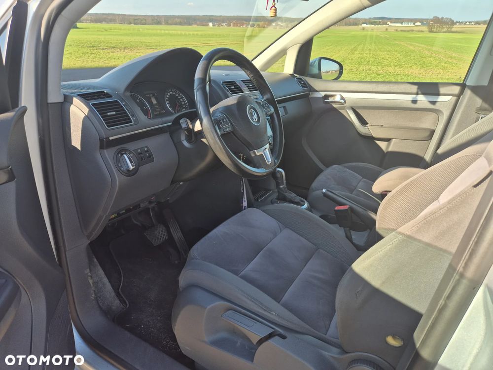 Volkswagen Touran 2.0 TDI DPF BlueMotion Technology DSG Comfortline - 5