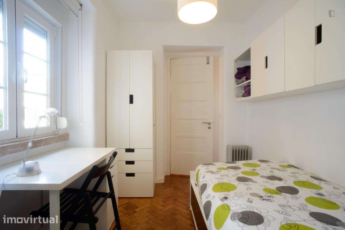 Quarto - localizado em Alameda Lisbon - Grande imagem: 3/19