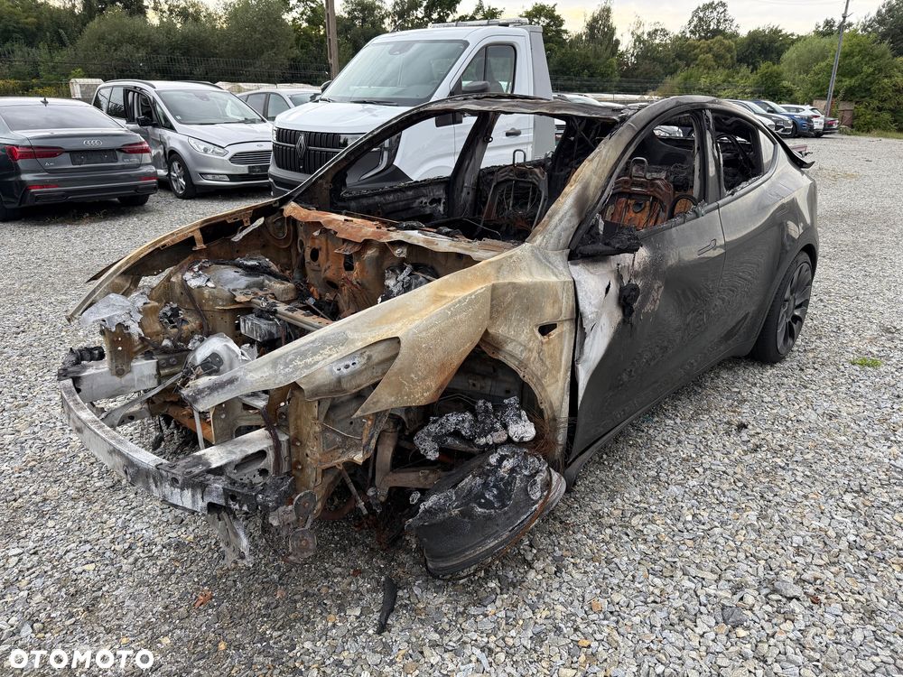 Tesla Y Model Performance Dual Motor AWD - 3