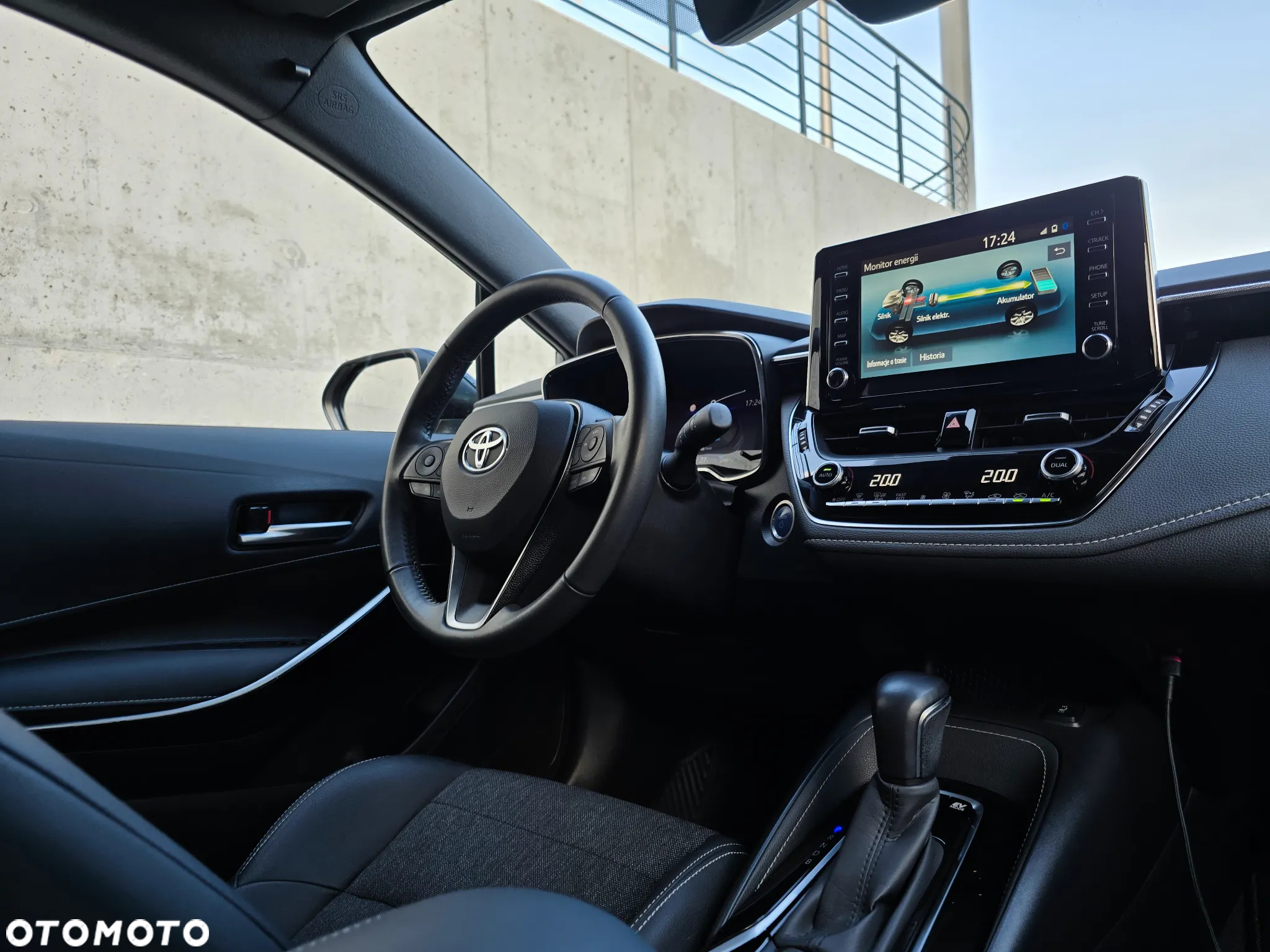 Toyota Corolla 1.8 Hybrid Executive - 31