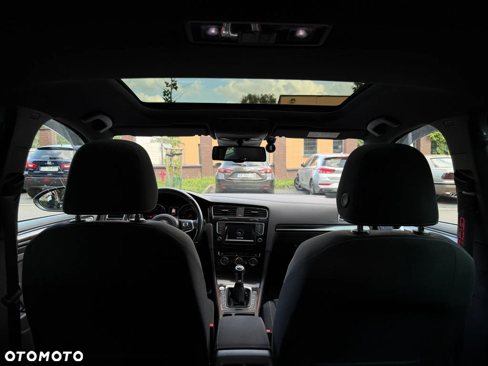Volkswagen Golf - 18