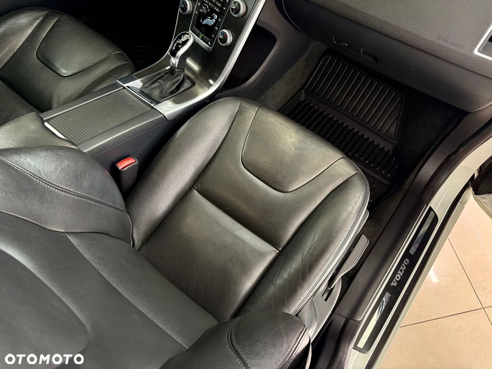 Volvo XC 60 D3 Drive-E R-Design Momentum - 37