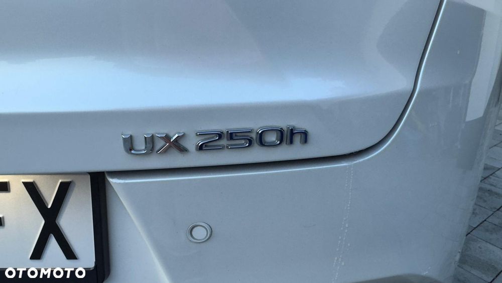 Lexus UX - 5