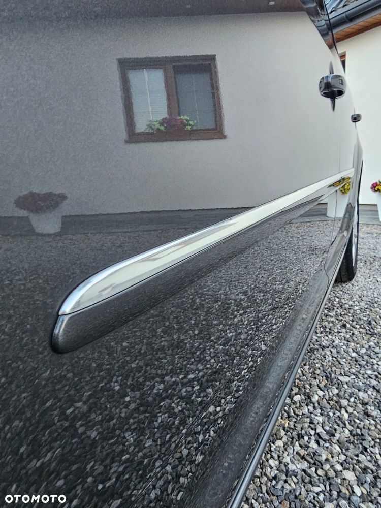 Volkswagen Touran 2.0 TDI DPF Highline - 16