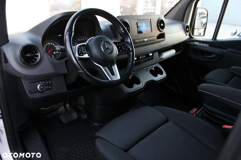Mercedes-Benz Sprinter - 12