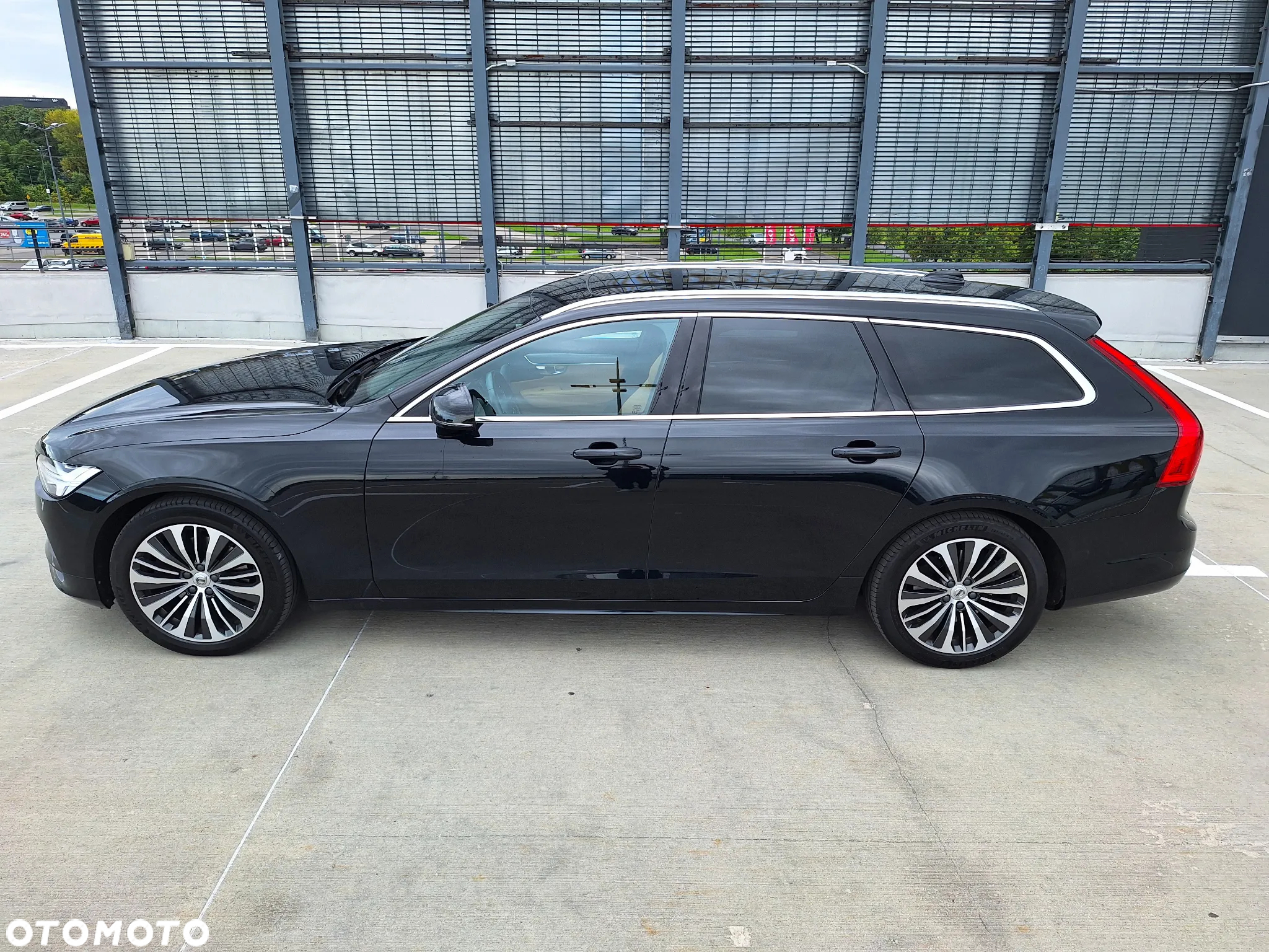 Volvo V90 D4 Momentum Pro - 8