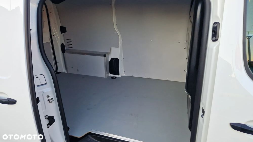 Opel Vivaro - 20